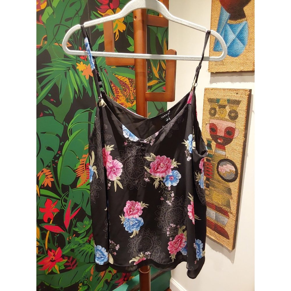 NEW Torrid Women's Camisole in Black with Mandalas and Flowers. Size 1 or 14/16